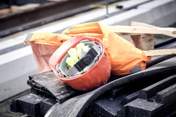 Casco Protettivo Rosso Cantiere — Foto Stock