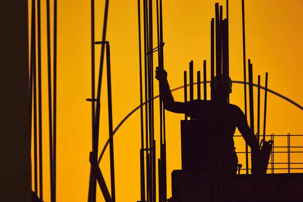 Trabalhador Construção Real Trabalhando Edifício Alto — Fotografia de Stock