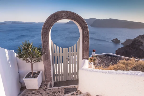 Entrada en arco en Oia, Santorini —  Fotos de Stock