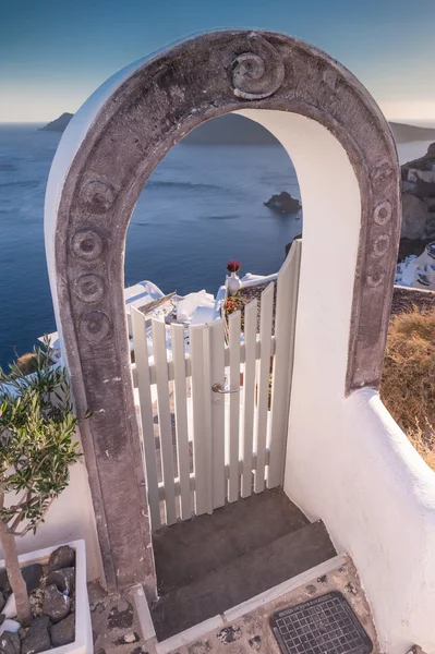 Arched entrance in Oia, Santorini — Stock Photo, Image