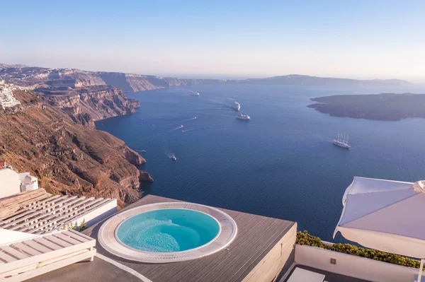 Piscina con vistas a Santorini, Grecia —  Fotos de Stock