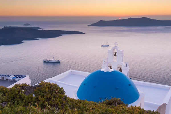 Telhado da igreja em santorini — Fotografia de Stock