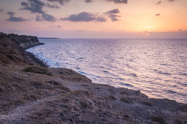 ギリシャのサントリーニ島の沿岸のショット — ストック写真