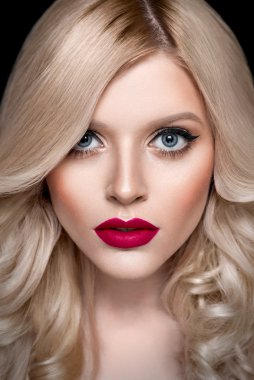 Sarışın kız düzeltisiz studio Güzellik Portresi