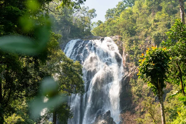 Schöne Wasserfall Bilder Satten Wald — Stockfoto