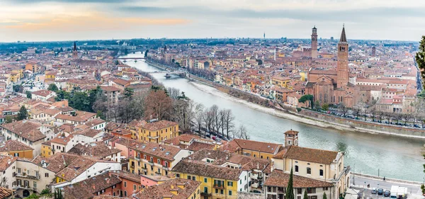 Panorama Rio Adige Como Ele Passa Pelas Casas Edifícios Históricos — Fotografia de Stock
