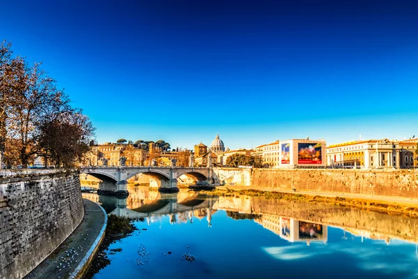 Puente Sobre Río Tíber Roma Italia — Foto de Stock