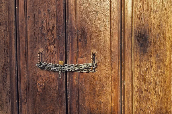 Vieja Puerta Madera Cerrada Con Cadena Candado —  Fotos de Stock