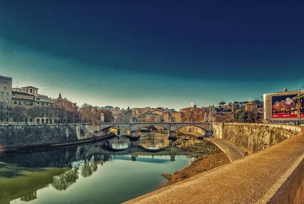 Puente Sobre Río Tíber Roma Italia — Foto de Stock