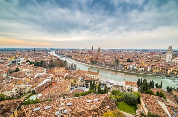 Panorama Rio Adige Como Ele Passa Pelas Casas Edifícios Históricos — Fotografia de Stock