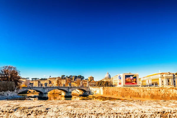 Roma Talya Nın Tiber Nehri Köprüsü — Stok fotoğraf