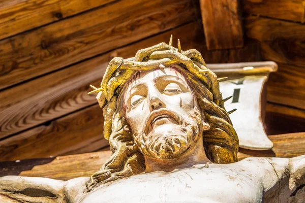 Çarmıha gerilmiş İsa Mesih'in heykelinin detayı