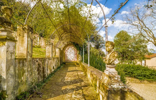 Floransa, İtalya'daki İtalyan tarzı Bardini bahçelerinden manzara