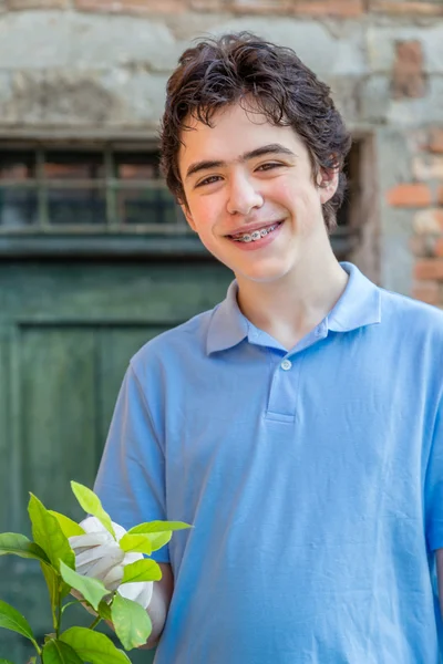 Teenager Braces While Taking Care Lemon Tree Holding Green Leaves — Stock Photo, Image