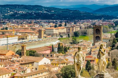 Floransa, Toskana'nın muhteşem binalarının ve Katolik kiliselerinin nefes kesen manzarası