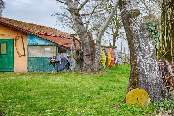 Industriële Archeologie Een Land Schuur Met Boeien Landbouwwerktuigen — Stockfoto