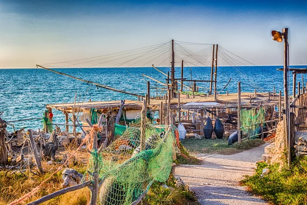 意大利普利亚海岸的渔棚 — 图库照片