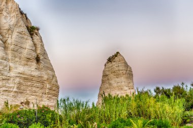 Puglia Vieste Gargano tipik kayalıklar, İtalya