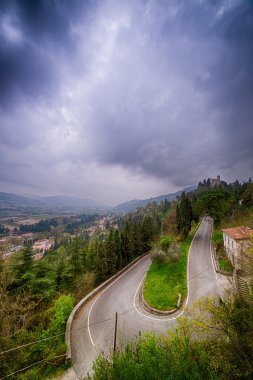 İtalya'da Emilia Romagna tepelerinde ortaçağ köyüpanorama