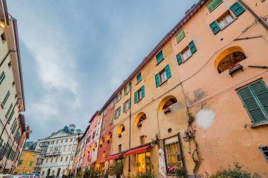 Brisighella sokaklarında, Emilia Romagna ve Toskana arasındaki sınırdaki en güzel antik köy.