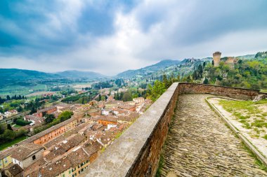 eski kentin kale surları ve Mount üzerinde türbe manzarası