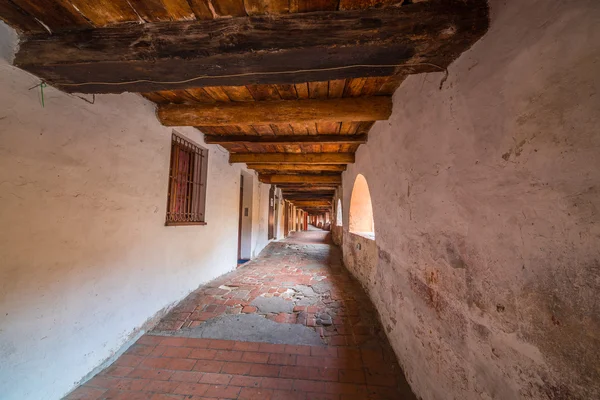 Brisighella sokaklarında, Emilia Romagna ve Toskana arasındaki sınırdaki en güzel antik köy.