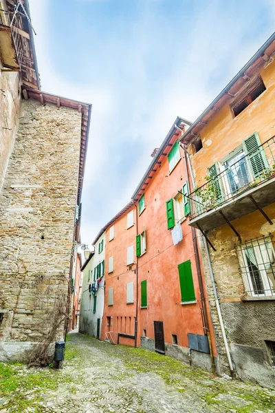 Brisighella sokaklarında, Emilia Romagna ve Toskana arasındaki sınırdaki en güzel antik köy.
