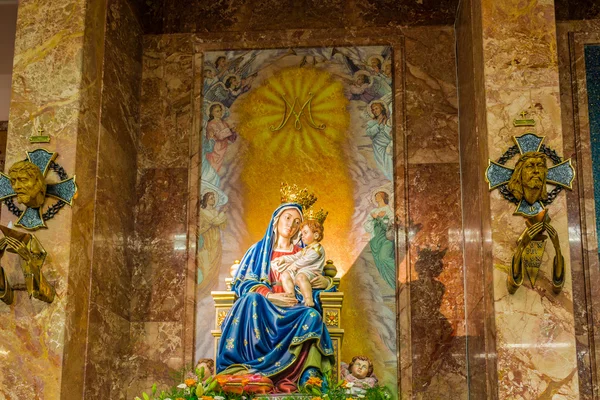 Ευλογημένη Παρθένα Μαρία Κρατώντας Βρέφος Ιησού — Φωτογραφία Αρχείου