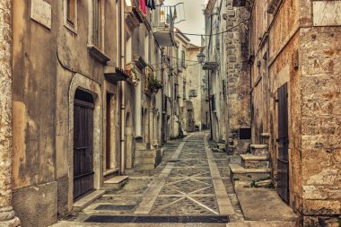 Vico del Gargano romantik çok eski şehir, dar sokaklar ve dar sokakları olan hamiaziz Saint Valentine olan şirin evler ve saraylar ile kaplı bir labirent