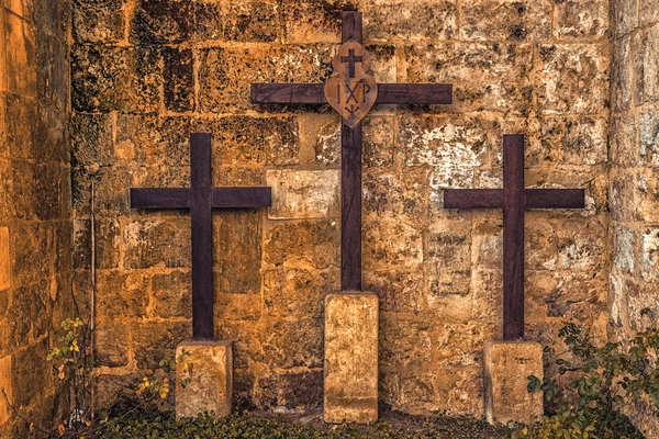 Drei Holzkreuze Auf Dem Golgatha — Stockfoto