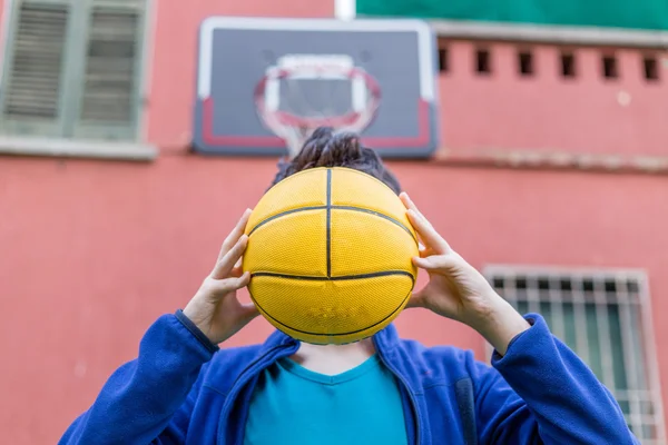 Teenager Covering His Face Basketball Courtyard Old House — Stock Photo, Image