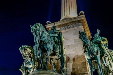 Budapeşte'de Kahramanlar Meydanı, heykelin yakın çekim detayı