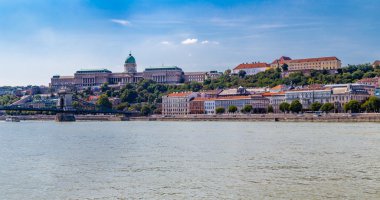 Budapeşte Kraliyet Kalesi altında Zincir Köprü