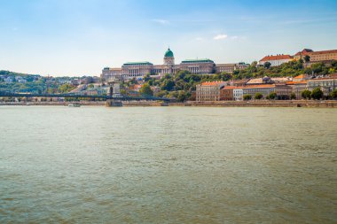 Budapeşte Kraliyet Kalesi altında Zincir Köprü