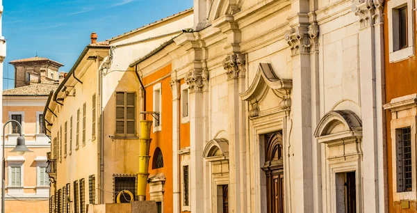 Edificios Antiguos Del Centro Histórico Una Ciudad Romaña Día Soleado — Foto de Stock