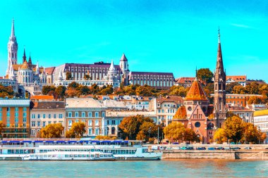 Matthias Kilisesi, Balıkçı Kalesi, kiliseler ve diğer anıtlar ve Tuna Nehri kıyısında Budapeşte tarihi binalar,