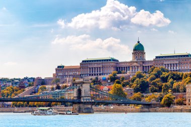 Budapeşte Kraliyet Kalesi altında Zincir Köprü