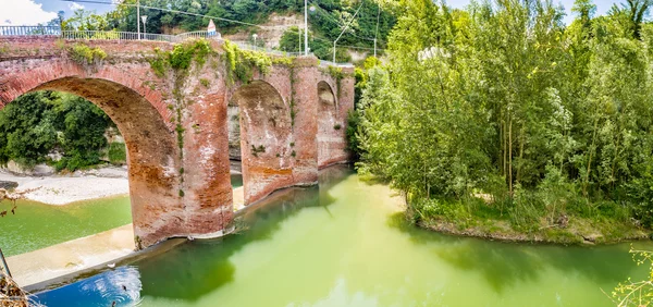 Brücke Aus Dem Vierzehnten Jahrhundert Mauerwerk Über Den Fluss Einem — Stockfoto