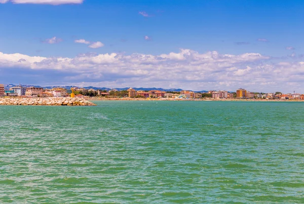 Kust Landschap Van Adriatische Kust Met Gebouwen Strandfaciliteiten Het Strand — Stockfoto