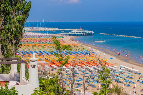 Vista Spettacolare Colorata Delle Spiagge Marchigiane Italia Con Ombrelloni Fila — Foto Stock