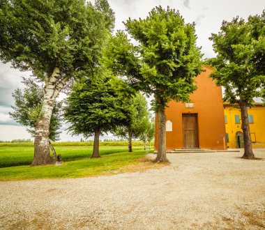 sessiz yeşil İtalyan kırsalon on sekizinci yüzyıl kilise