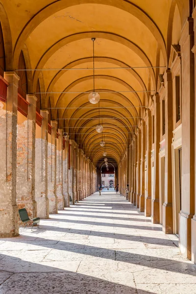 Banco Bajo Los Arcos Porche Medieval —  Fotos de Stock