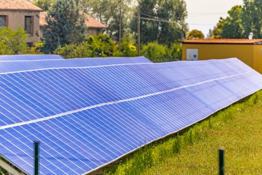 paslı vidalı fotovoltaik panellerin detayı