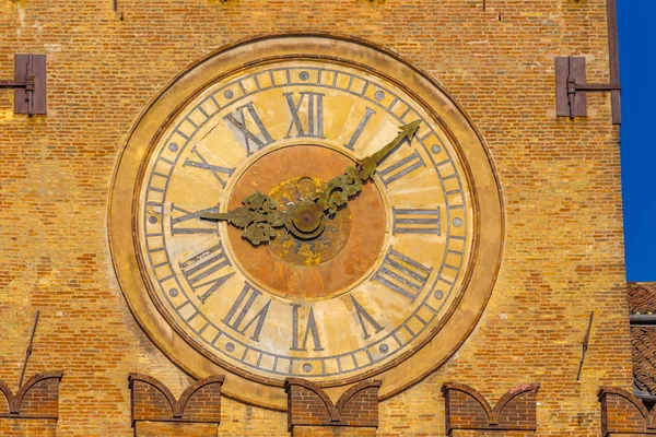 Ręce Osiemnastowiecznego Zegara Ceglanym Wieży — Zdjęcie stockowe