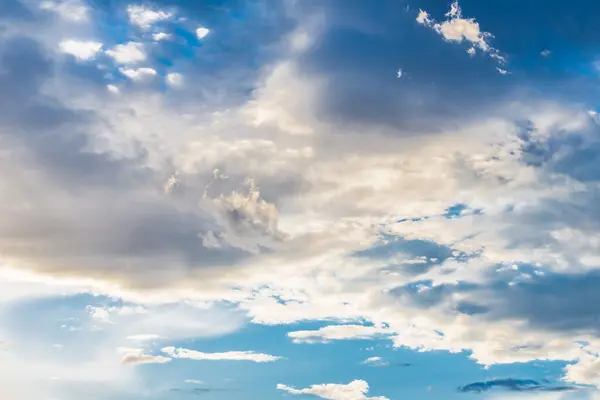 日没時の青い曇り空 — ストック写真