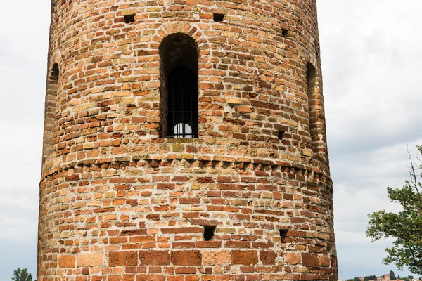 Campanario cilíndrico románico de la iglesia del campo — Foto de Stock