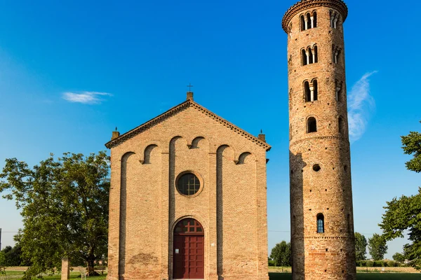 Iglesia italiana medieval del campo — Foto de Stock