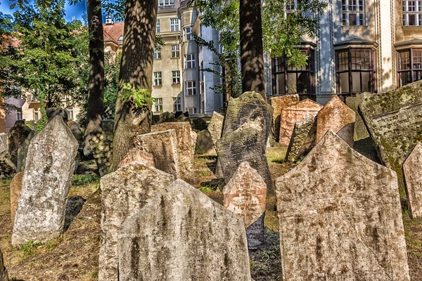 Vecchio cimitero ebraico a Praga — Foto Stock