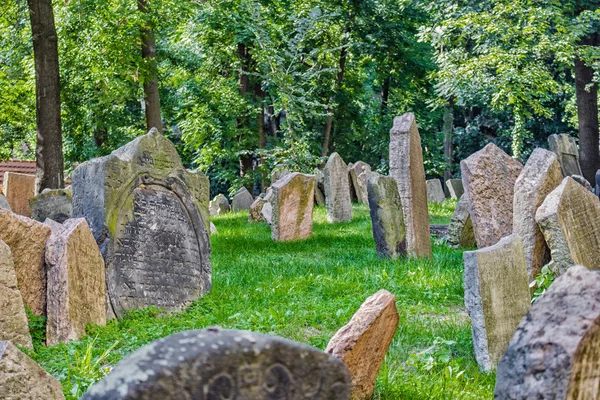 Vecchio cimitero ebraico a Praga — Foto Stock