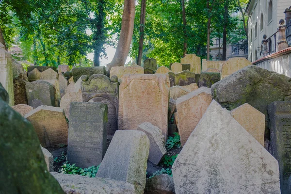 Gamla judiska kyrkogården i Prag — Stockfoto